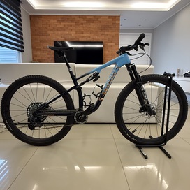 Specialized Epic S-Works EVO Flight Attendant AXS